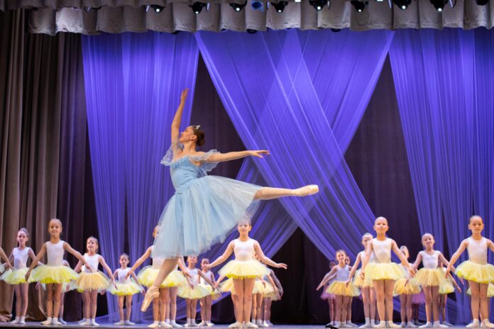 Концерт «Приглашение к танцу» состоялся в ДК «Октябрь»