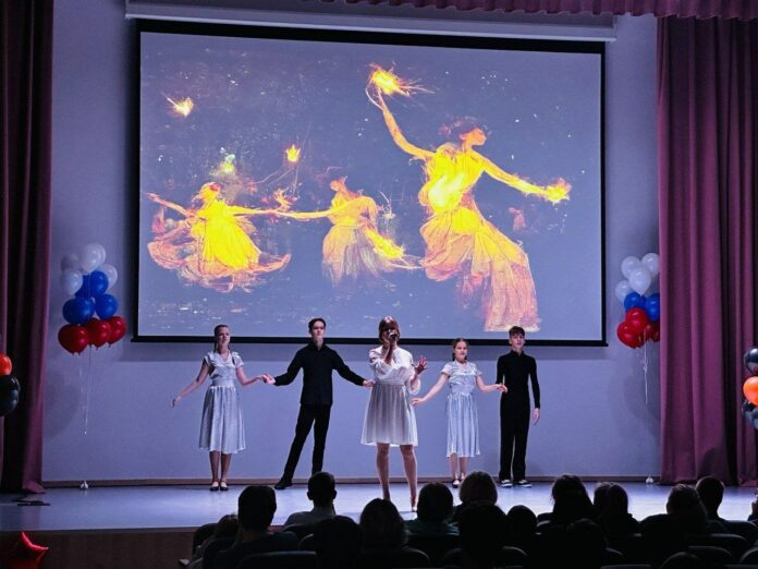 Депутат горсовета приняла участие в открытии концерта, приуроченному ко Дню Героев Отечества