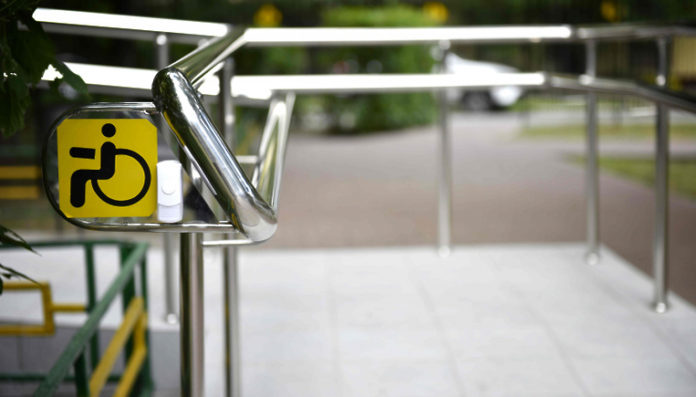 В округе сорок объектов торговли обследовано в целях определения их доступности для инвалидов