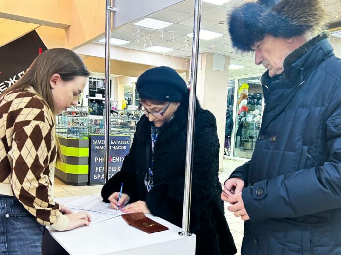 В Подольске ведется сбор подписей в поддержку выдвижения Владимира Путина кандидатом на президентских выборах