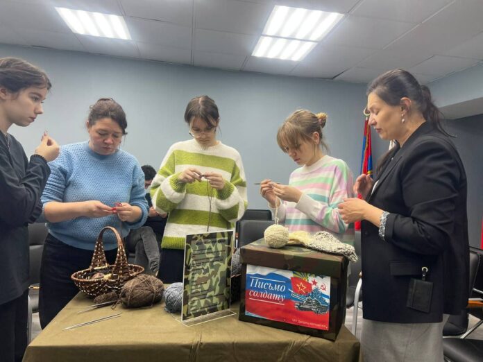 На базе Дворца молодежи прошла гуманитарная Всероссийская акция «Тепло для героя»