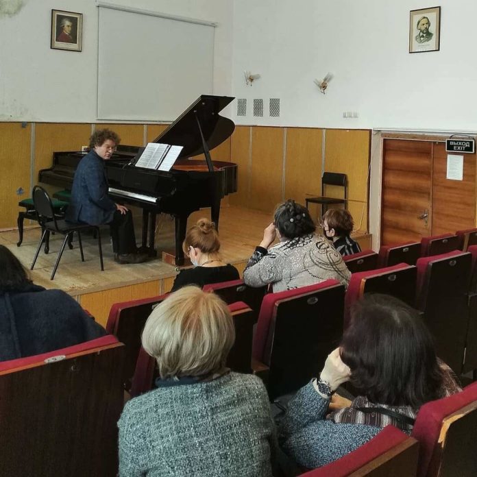 В Климовской детской музыкальной школе работают курсы повышения квалификации