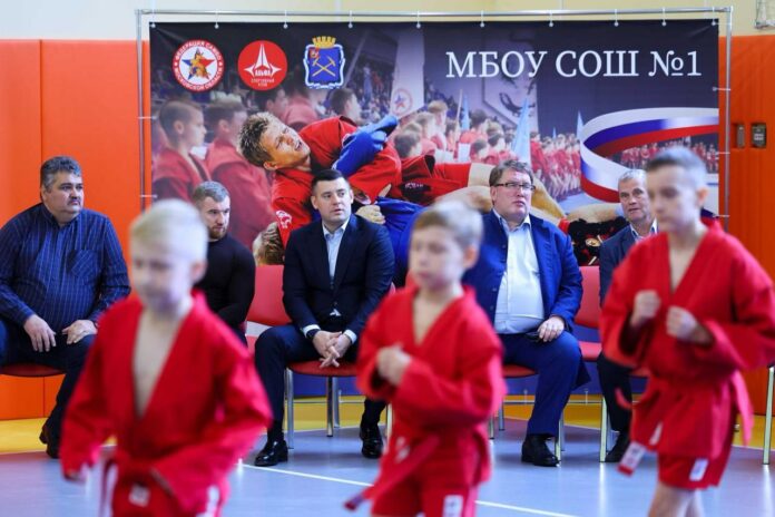 «Единая Россия» открыла секцию самбо на 200 человек в школе Подольска