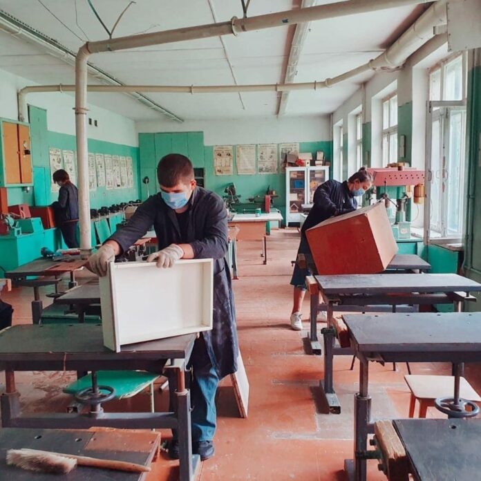 Вторая неделя работы школьных трудовых бригад завершилась