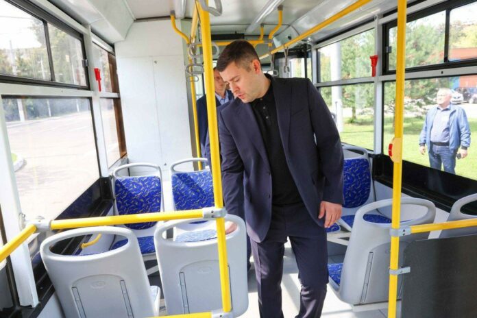 Секретарь подольского отделения партии «Единая Россия» Григорий Артамонов познакомился с работой МУП «Подольский троллейбус»