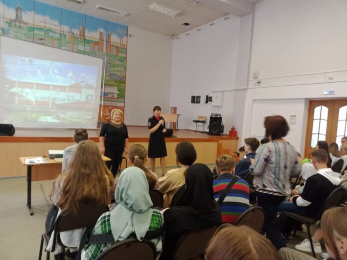 В Подольске сотрудники Госавтоинспекции посетили студентов профессионального колледжа