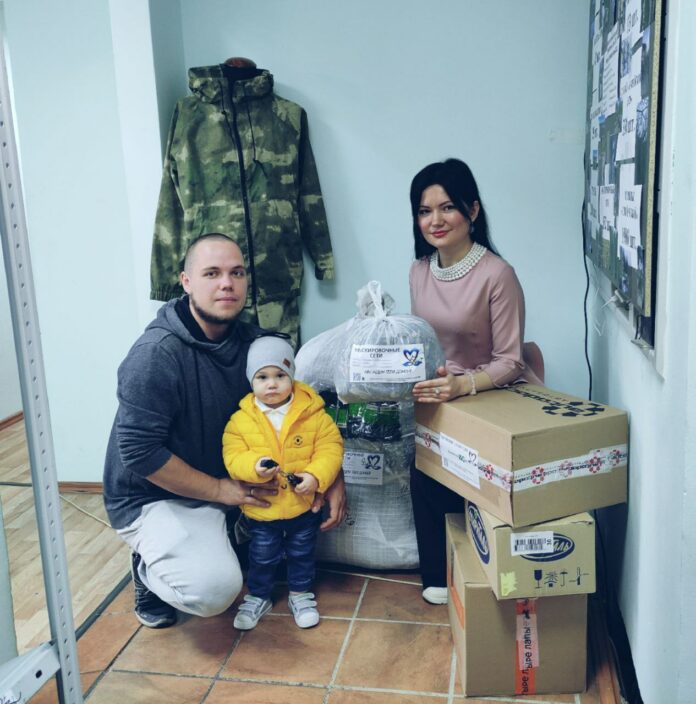 Руководитель местной Общественной приемной партии «Единая Россия» передала гуманитарную помощь для бойцов в зоне...