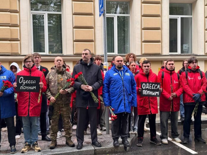 Активисты «Молодой Гвардии» и «Волонтерской Роты» организовали акцию «Одесса помним»