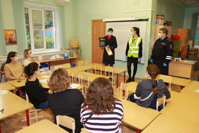 Тематические родительские собрания о безопасности нахождения детей в дорожно-транспортной среде продолжаются в Подольске