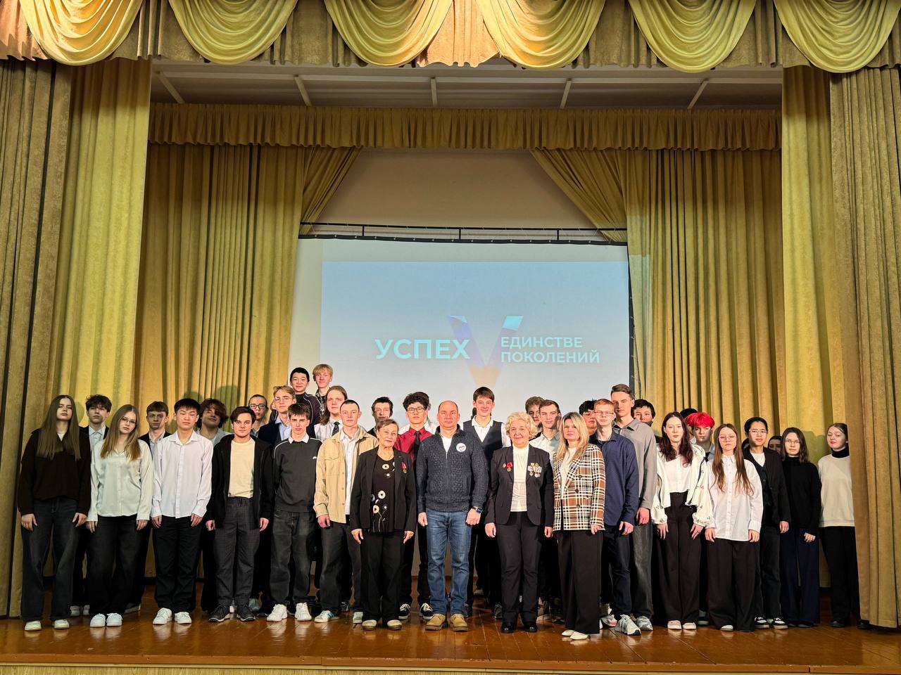 Депутаты и ветераны провели урок мужества в подольской школе №30