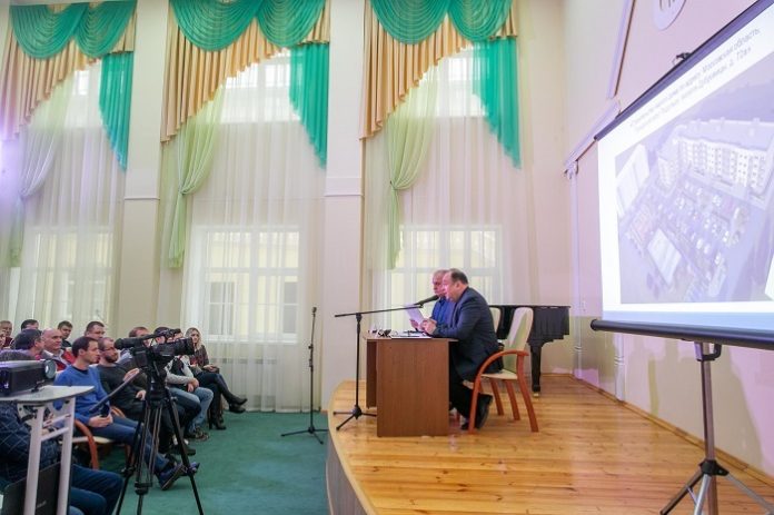 Строительство дома для переселения из аварийного жилья обсудили в Подольске