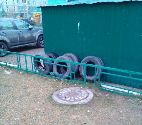 С территории Кузнечиков вывезено для утилизации более двухсот покрышек