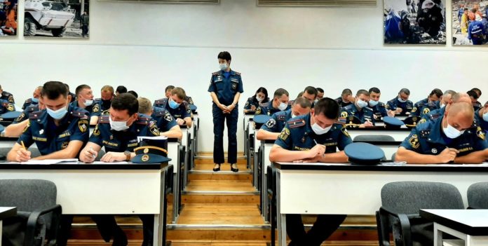 На базе Подольского учебного центра ФПС МЧС России провели занятия по профподготовке