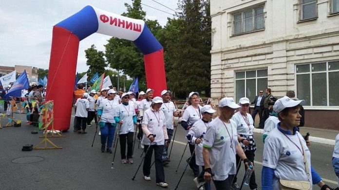 Жители Подмосковья установили мировой рекорд по скандинавской ходьбе