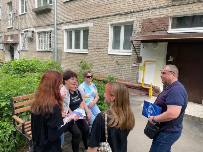 Депутат Горсовета встретился с жителями мкрн. Южный