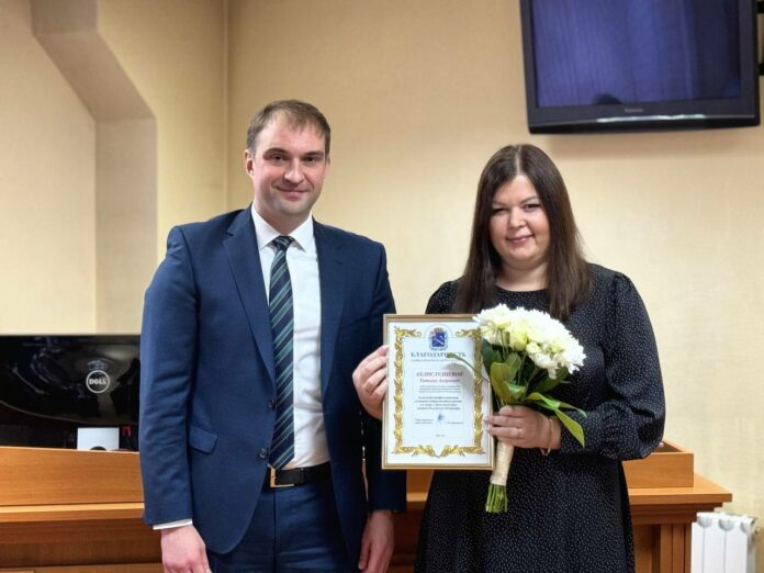 Работников налоговой инспекции поздравили с праздником