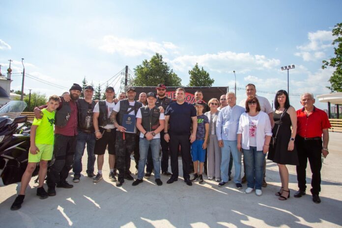 Глава округа вручил награды в честь Дня молодёжи