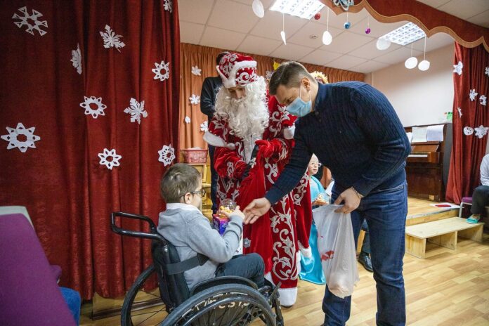 Активисты Подольска приняли участие во Всероссийском новогоднем автопробеге Дедов Морозов