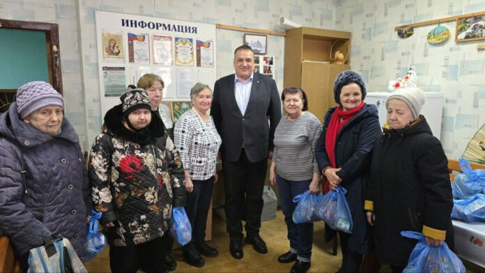 Председатель Совета депутатов поздравил членов первичной организации Всероссийского общества инвалидов микрорайона Шепчинки с наступающим...