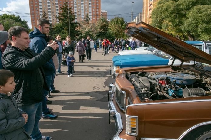 В Подольске на выставке ретроавтомобилей представили около 50 машин