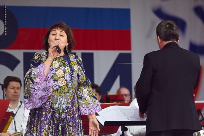 Концертный оркестр и солисты Подольской филармонии выступили на празднике, посвящённому Дню России в ПКиО...