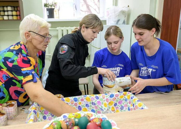 Подольчане испекли для бойцов СВО порядка 100 домашних куличей