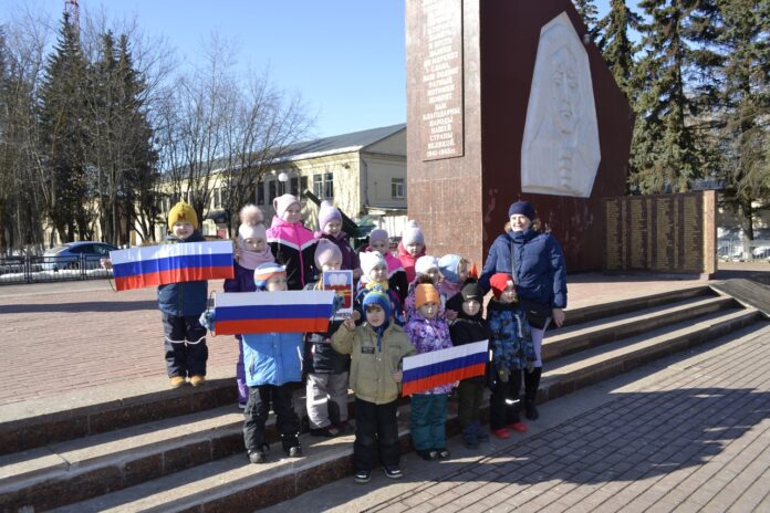 Пешеходную экскурсию «Климовск – Родина моя» провели для детсадовцев