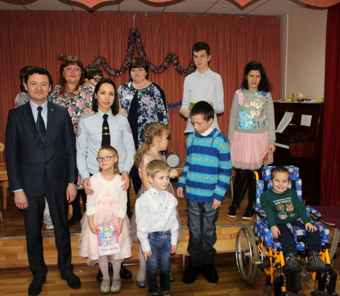 Полицейские Подольска посетили Центр социальной помощи семье и детям