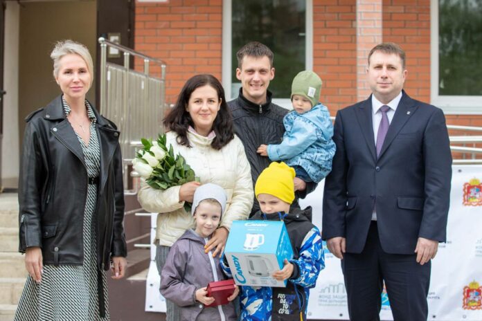 Свои квартиры сегодня получили десять дольщиков ЖК «Дом на Серпуховской»