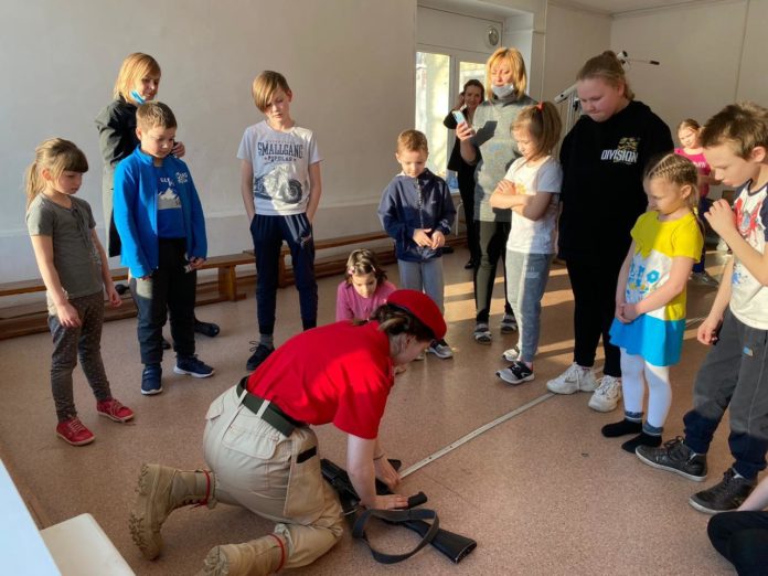 Представители Юнармии отряда «Молодая Гвардия» Дворца молодежи провели открытый урок для обучающихся подольского интерната