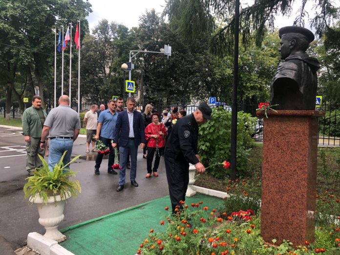 Представители Росгвардии почтили память Героя России Александра Монетова 30 августа