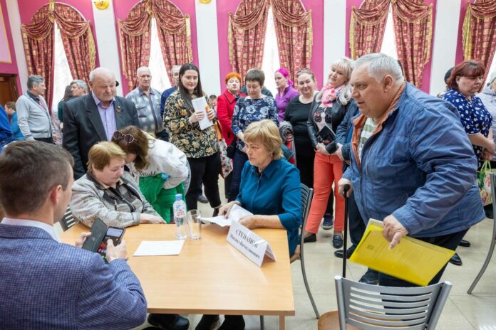 Более 100 человек посетили «Выездную администрацию в поселке Молодежный