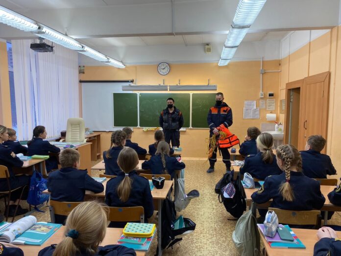 Урок безопасности для подольских школьников провели cпасатели пожарно-спасательной части № 309