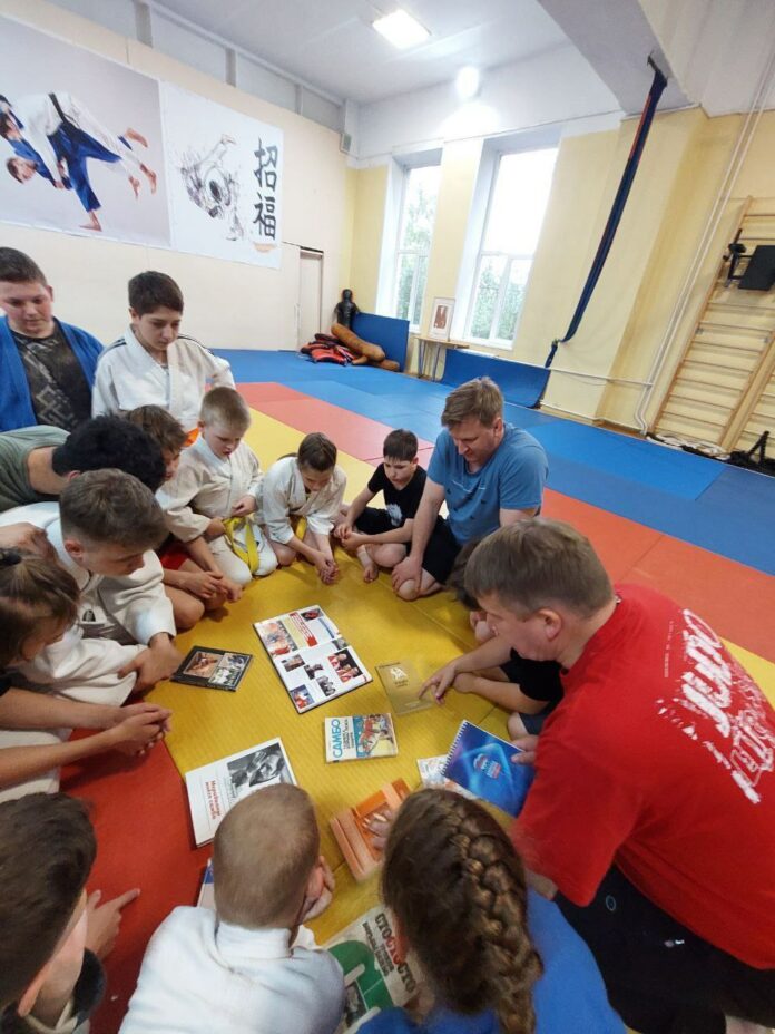 Для маленьких жителей Подольска провели теоретическое занятие по Самбо