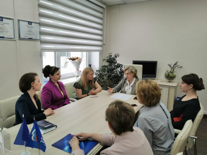 Руководитель фракции ВПП «Единая Россия» Любовь Ушанева провела встречу с активистами подольского отделения организации...