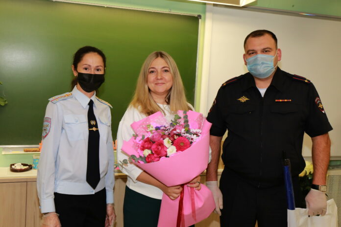 Начальник Госавтоинспекции Подольска поздравил наставника ЮИД России в канун празднования Дня учителя