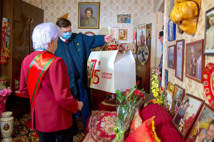 Николай Пестов лично поздравил ветеранов Великой Отечественной войны с 75-летием Победы