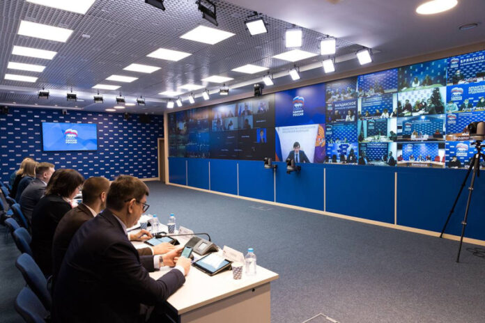 Родительский и депутатский контроль: «Единая Россия» и Минпросвещения сформировали в регионах штабы по контролю...