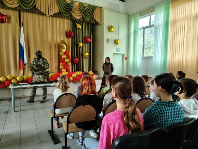 «Единые» поддерживают инициативы: новая встреча в рамках патриотического воспитания