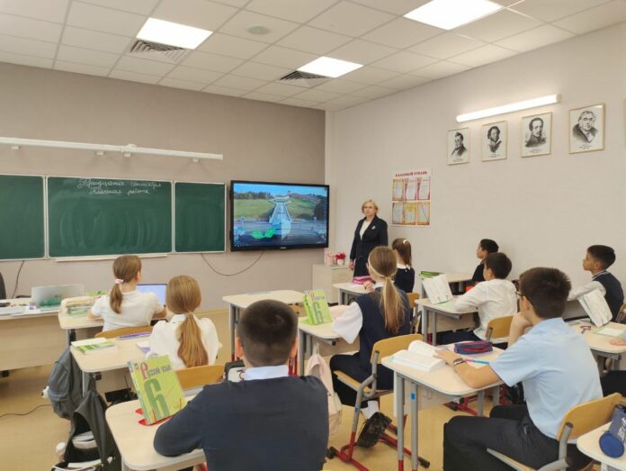 Депутат Совета депутатов приняла участие в показе фильма для учеников школы №34