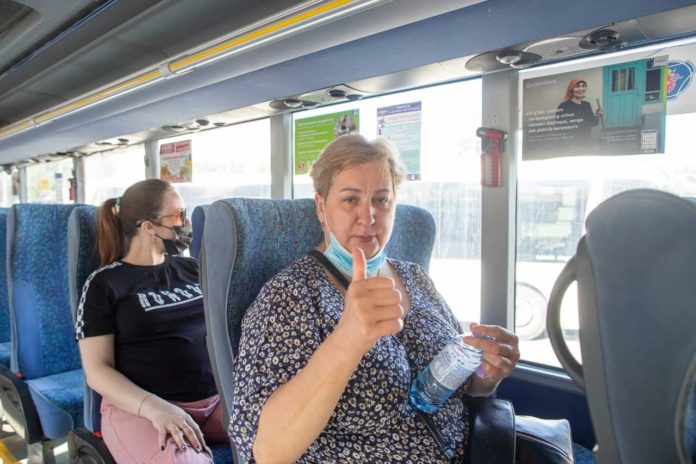 В Подольске на автобусных маршрутах пассажирам раздают бутилированную воду