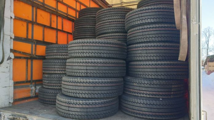 В Мострансавто поступили шины с логотипом