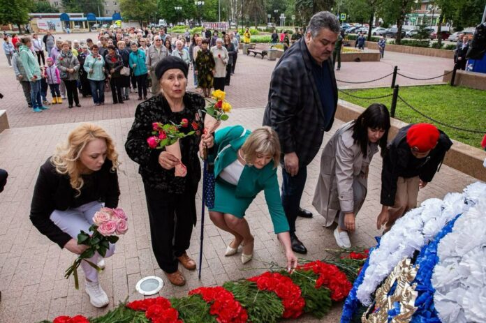 Активисты «Единой России» в Подольске почтили память героев Великой Отечественной войны