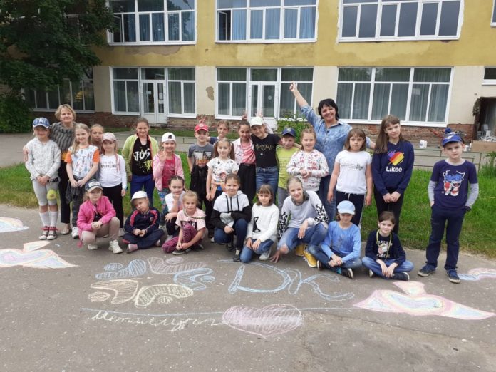 В Климовске разукрасили асфальт рядом с ДК «Металлург»