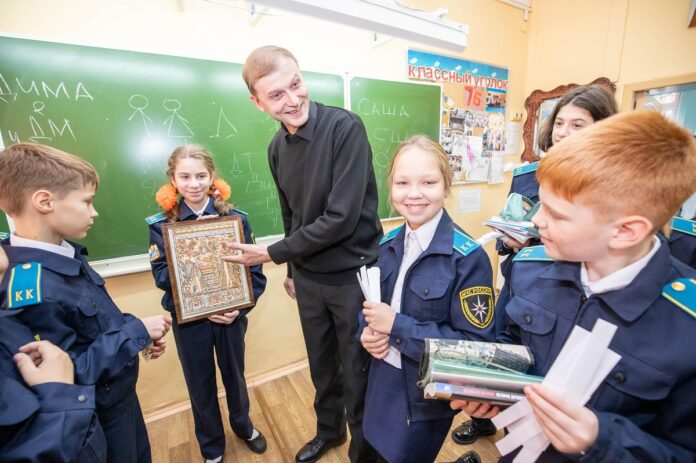 Учитель школы № 24 Константин Колесников использует новаторские методы обучения