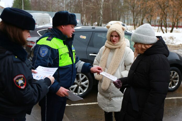 Вблизи торговых центров г.о. Подольск прошла акция: «Маленький пассажир — большая ответственность»