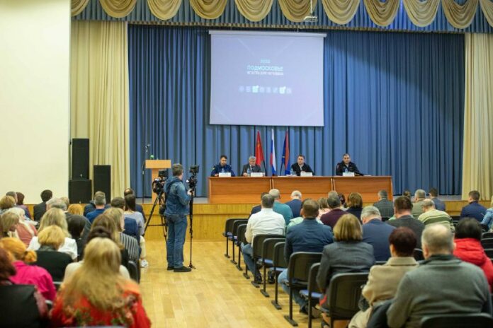 Состоялось отчётное собрание перед жителями микрорайона Кузнечики