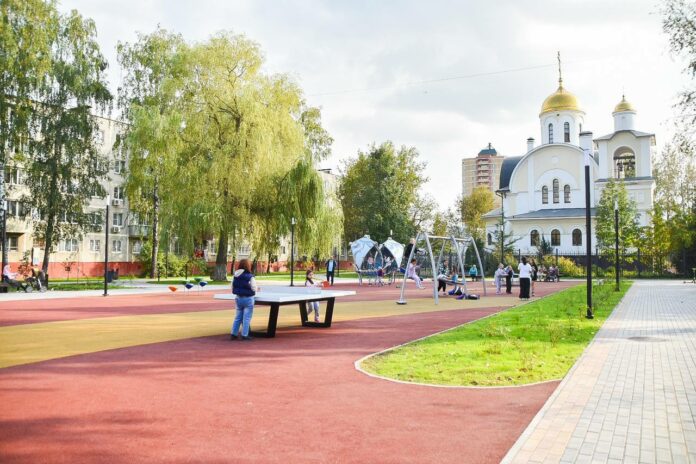 В мкрн. Силикатная этой осенью благоустроили сквер Защитников Родины