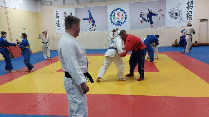 Депутат Совета депутатов горокруга Подольск провел тренировку с самбистами и дзюдоистами