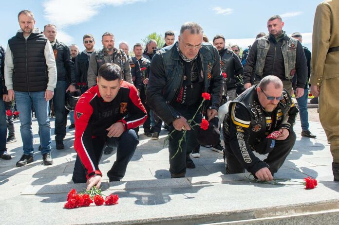 Секретарь подольского отделения партии «Единая Россия» вместе с байкерами клуба «Ночные волки» проехал по...